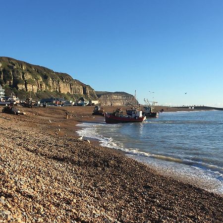 Hastings Old Town. Cottage - By The Sea Экстерьер фото