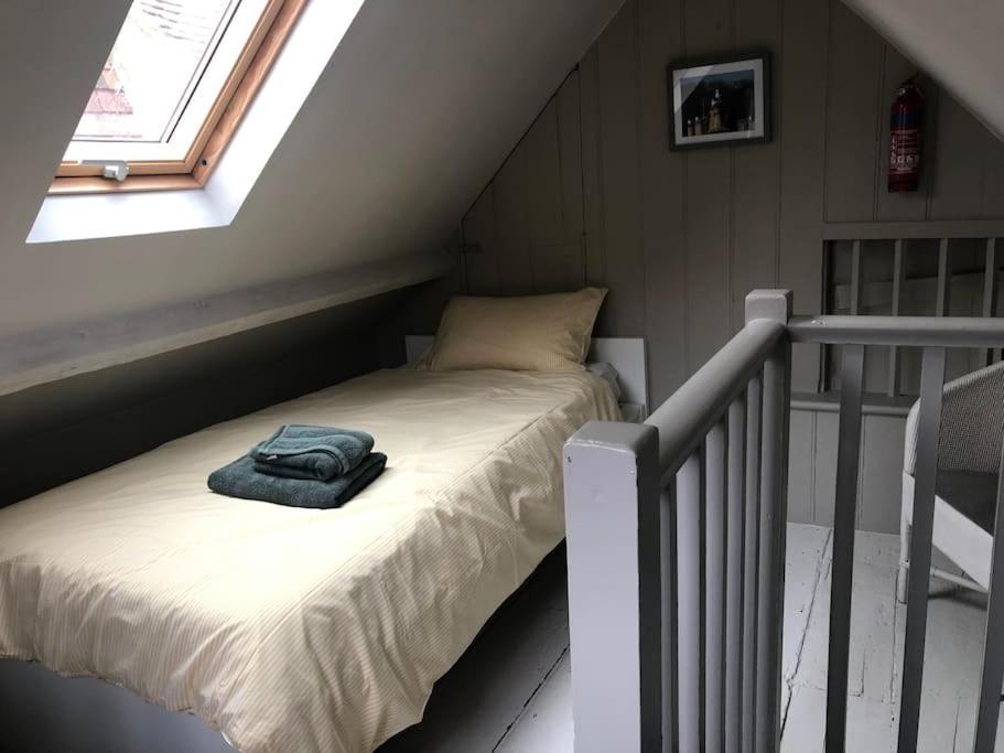 Hastings Old Town. Cottage - By The Sea Экстерьер фото