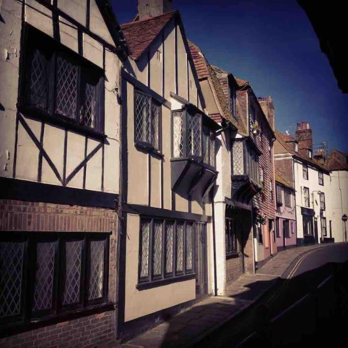 Hastings Old Town. Cottage - By The Sea Экстерьер фото
