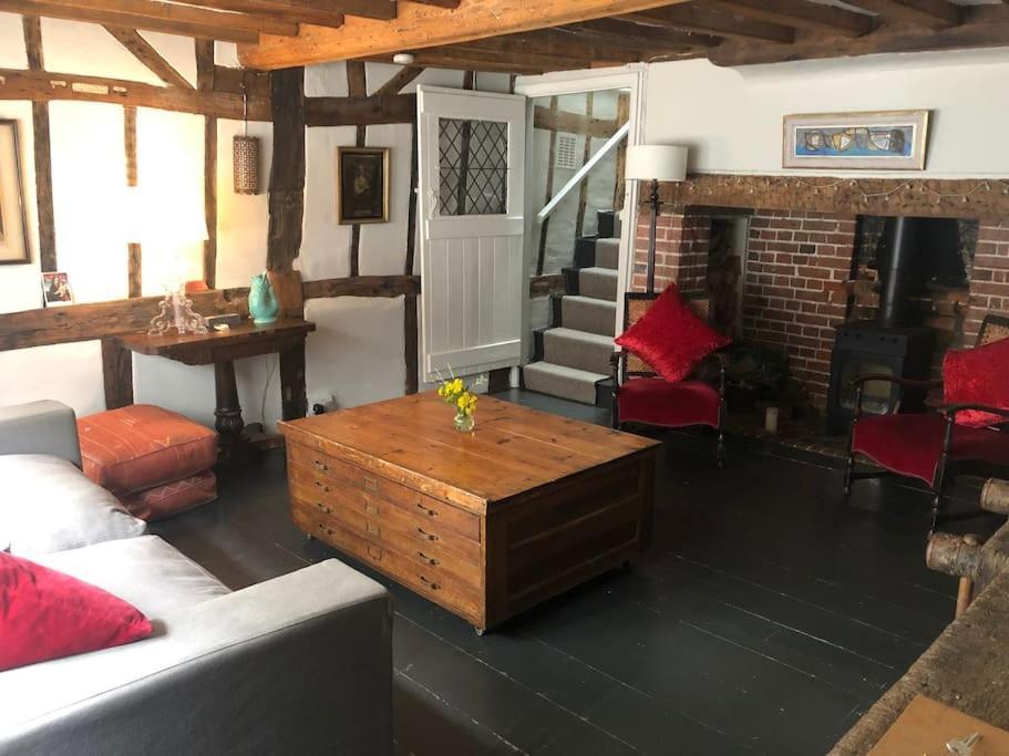 Hastings Old Town. Cottage - By The Sea Экстерьер фото